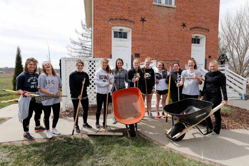 Members of the Iowa Field Hockey Team  volunteer during the Iowa Athletics Department's annual Day of Caring Sunday, April 22, 2018. (Brian Ray/hawkeyesports.com)