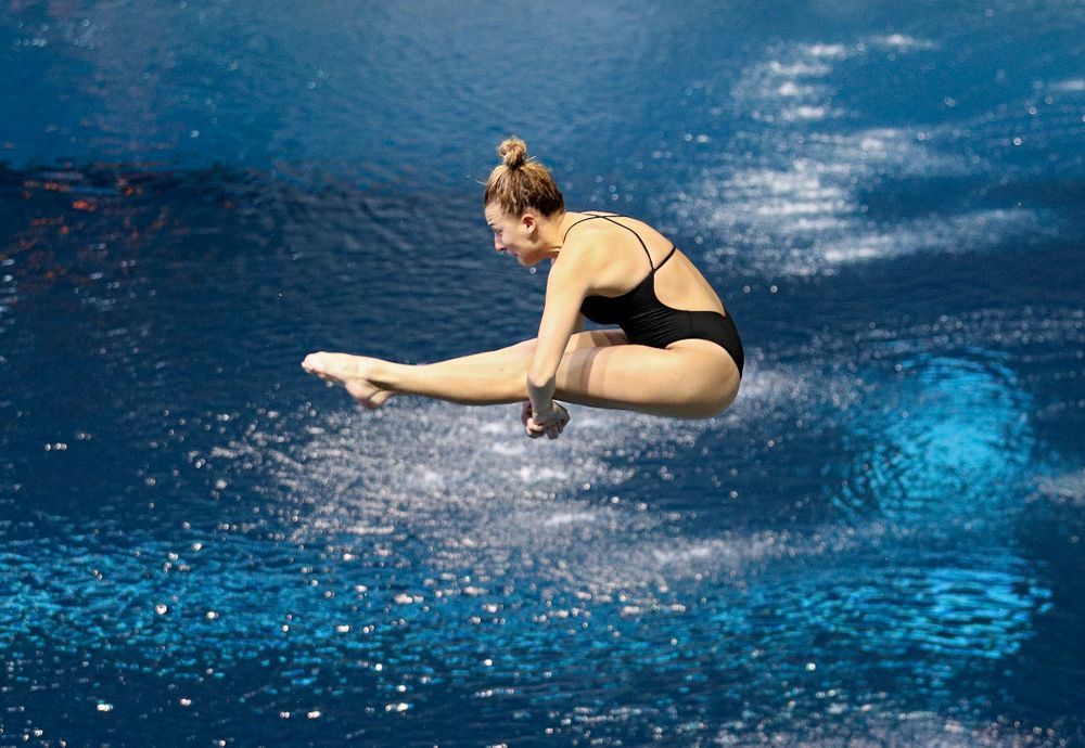 Iowa’s Samantha Tamborski competes in the women’s 1-meter diving event during their meet against Michigan State and Northern Iowa at the Campus Recreation and Wellness Center in Iowa City on Friday, Oct 4, 2019. (Stephen Mally/hawkeyesports.com)