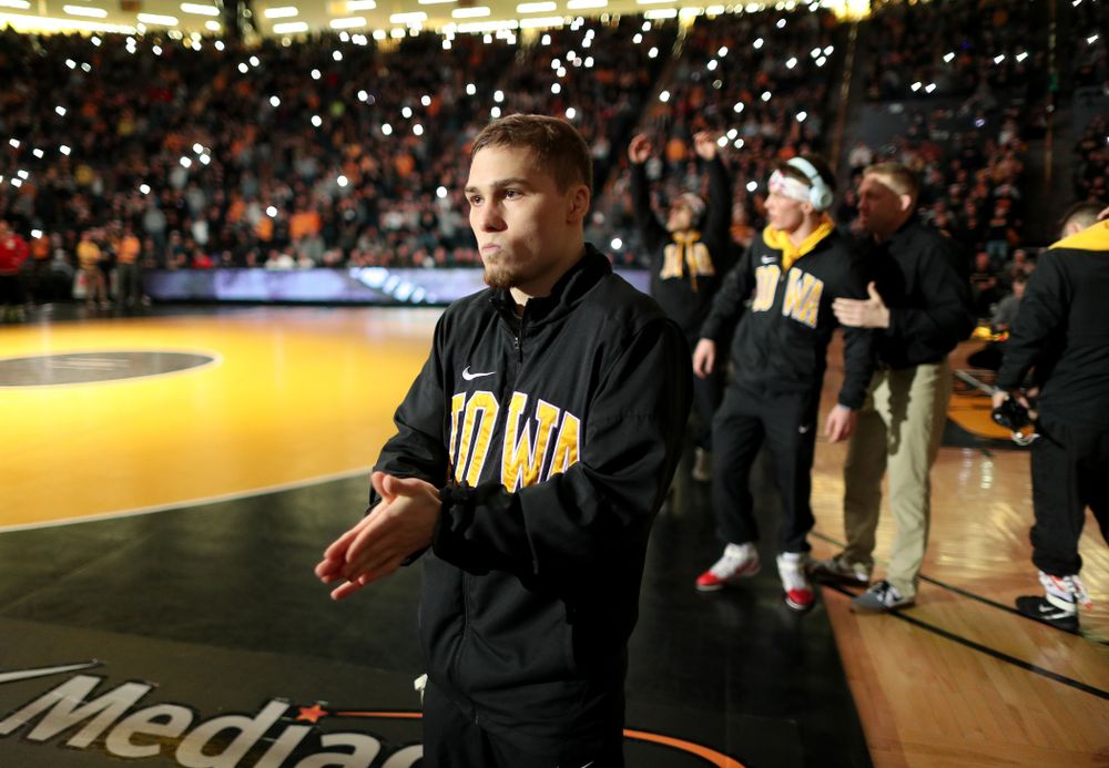 Iowa’s Spencer Lee prepares to wrestle Nebraska’s Alex Thomsen at 125 pounds Saturday, January 18, 2020 at Carver-Hawkeye Arena. Lee won the match with an 18-0 technical fall. (Brian Ray/hawkeyesports.com)