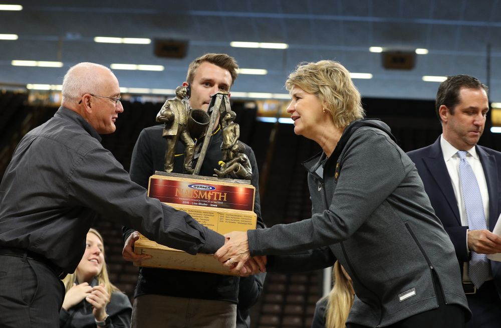 Iowa Hawkeyes head coach Lisa Bluder is presented with the Naismith Coach Of the Year Trophy during the teamÕs Celebr-Eight event Wednesday, April 24, 2019 at Carver-Hawkeye Arena. (Brian Ray/hawkeyesports.com)
