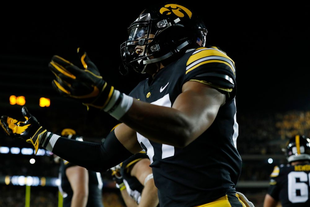 Iowa Hawkeyes tight end Noah Fant (87) celebrates a touchdown against the Wisconsin Badgers Saturday, September 22, 2018 at Kinnick Stadium. (Brian Ray/hawkeyesports.com)