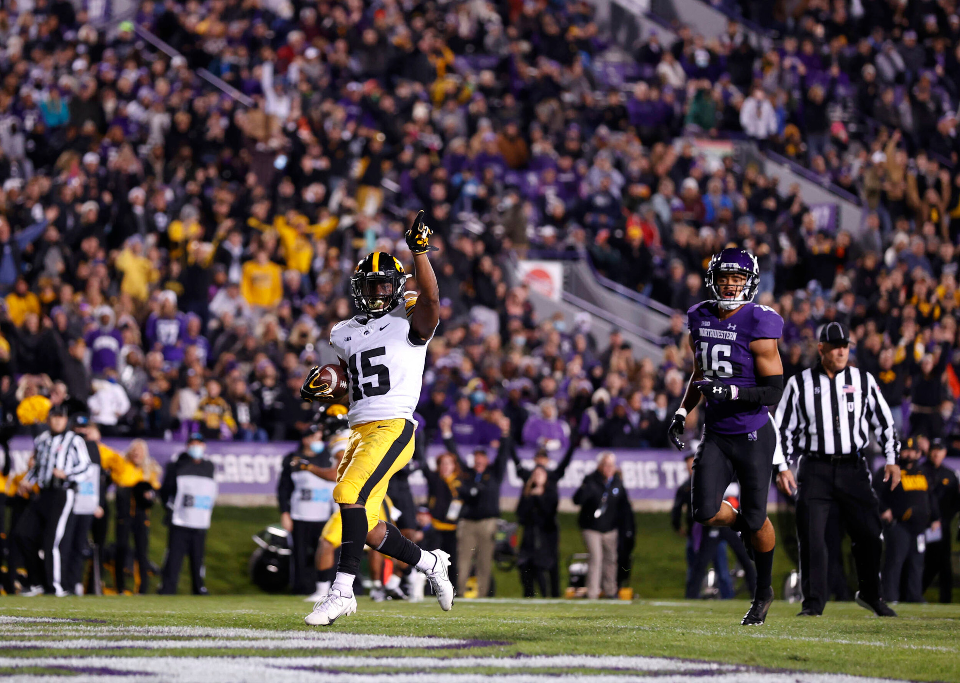 Photos: Iowa Football vs Northwestern 11/06/2021 - Iowa Hawkeyes