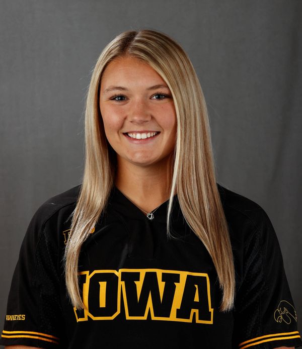 Zoe Schulte - Softball - University of Iowa Athletics