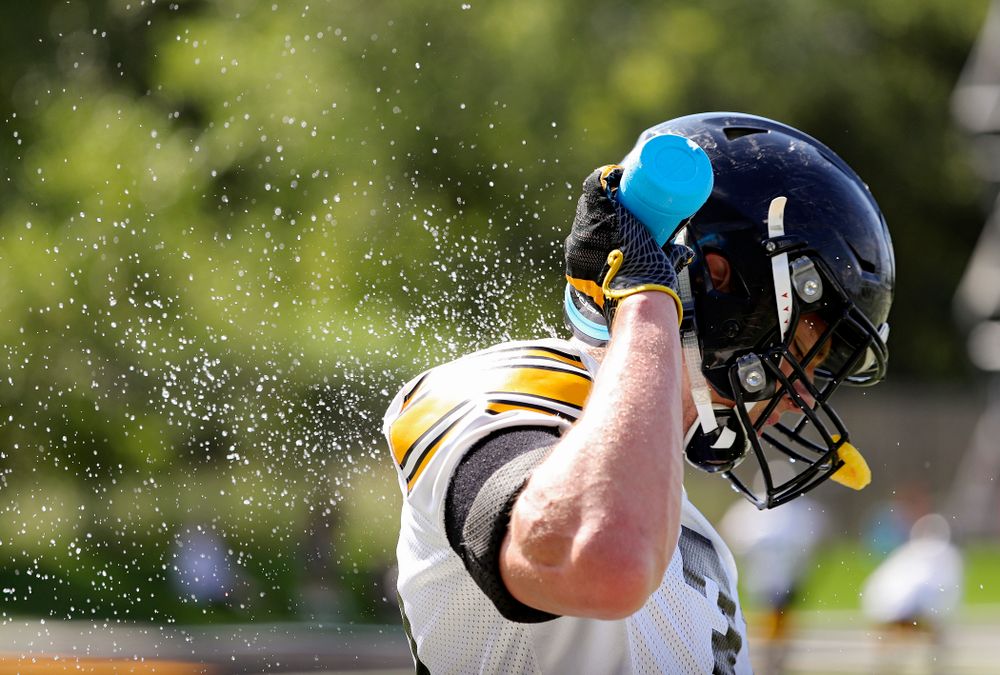 Iowa Hawkeyes linebacker Jack Campbell (31) sprays water down his back during Fall Camp Practice No. 13 at the Hansen Football Performance Center in Iowa City on Friday, Aug 16, 2019. (Stephen Mally/hawkeyesports.com)