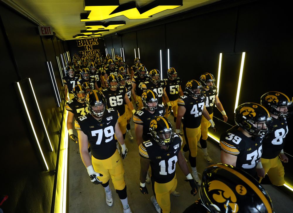 The Iowa Hawkeyes swarm to the field for their game against the Purdue Boilermakers Saturday, October 19, 2019 at Kinnick Stadium. (Brian Ray/hawkeyesports.com)