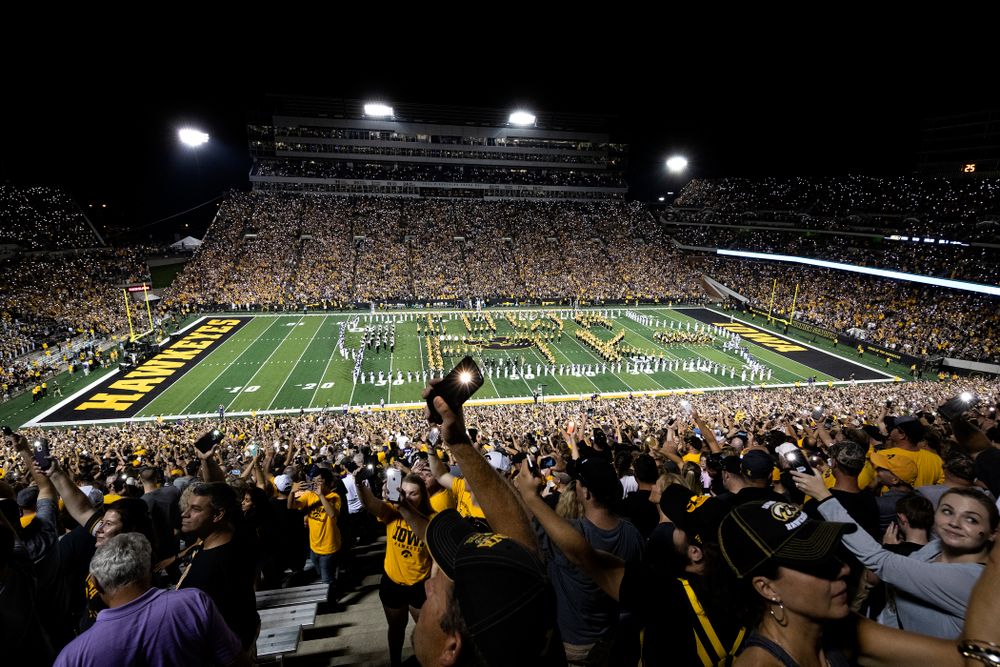 Fans wave their cell phone lights as country artist Pat Green performs "Wave on Wave" during halftime of the Iowa Hawkeyes game against the Northern Iowa Panthers Saturday, September 15, 2018 at Kinnick Stadium. (Brian Ray/hawkeyesports.com)