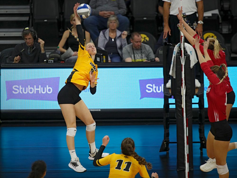 Iowa’s Kyndra Hansen (8) lines up a shot during their match at Carver-Hawkeye Arena in Iowa City on Sunday, Oct 20, 2019. (Stephen Mally/hawkeyesports.com)