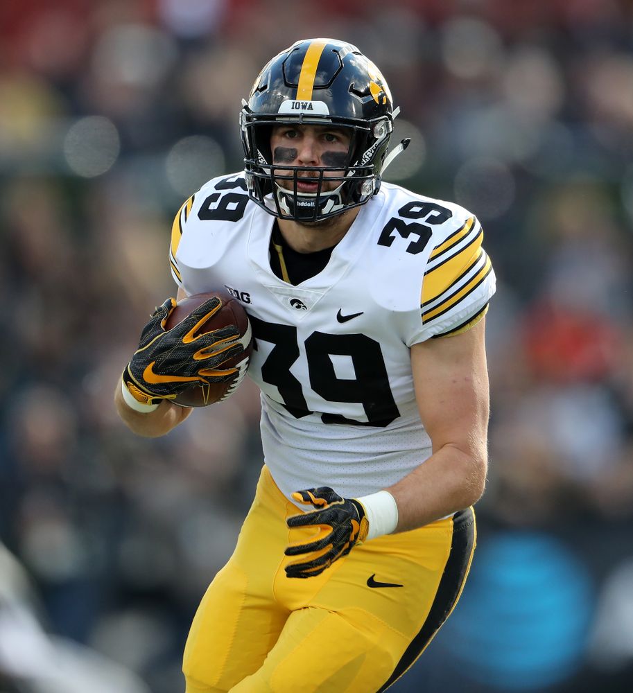 Iowa Hawkeyes tight end Nate Wieting (39) against the Purdue Boilermakers Saturday, November 3, 2018 Ross Ade Stadium in West Lafayette, Ind. (Brian Ray/hawkeyesports.com)