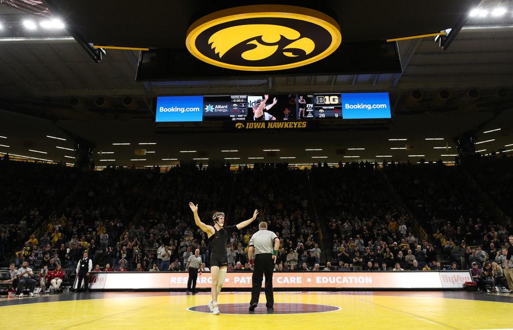 Iowa senior Mitch Bowman celebrates his 3-1 victory at 174 pounds against the Indiana Hoosiers Friday, February 15, 2019 at Carver-Hawkeye Arena. (Brian Ray/hawkeyesports.com)