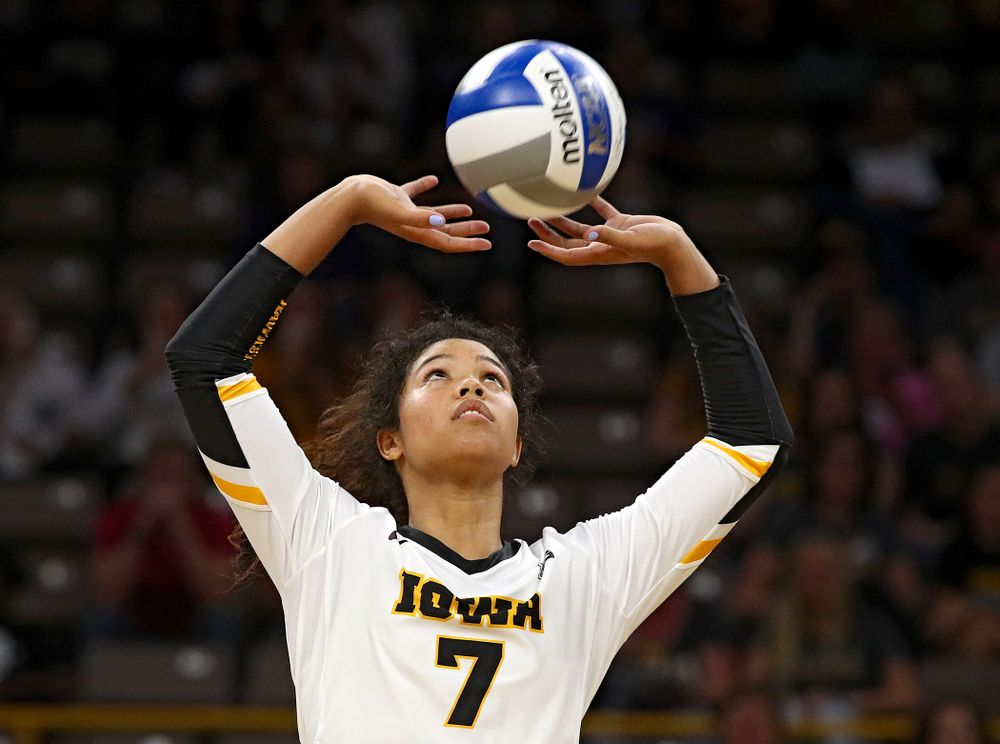 Iowa’s Brie Orr (7) sets the ball during their Big Ten/Pac-12 Challenge match at Carver-Hawkeye Arena in Iowa City on Saturday, Sep 7, 2019. (Stephen Mally/hawkeyesports.com)