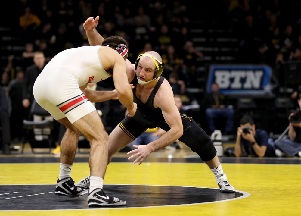 Iowa’s Alex Marinelli wrestles Ohio State’s Ethan Smith at 165 pounds Friday, January 24, 2020 at Carver-Hawkeye Arena. Marinelli won the match 14-10. (Brian Ray/hawkeyesports.com)