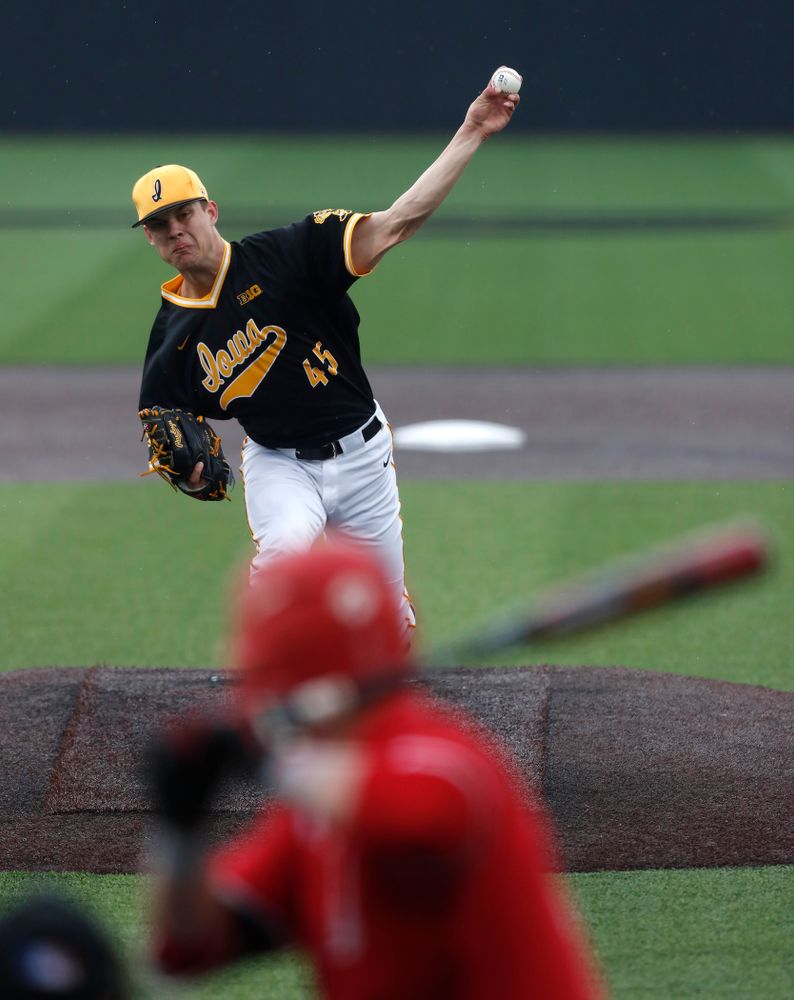Iowa Hawkeyes pitcher Kyle Shimp (45) against the Bradley Braves Wednesday, March 28, 2018 at Duane Banks Field. (Brian Ray/hawkeyesports.com)
