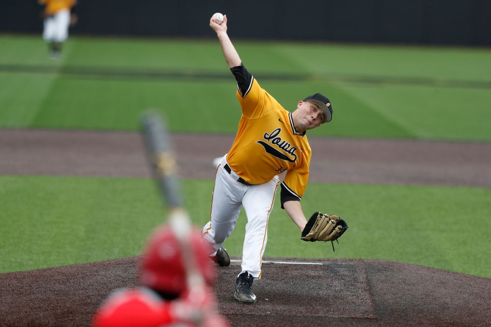 Iowa Hawkeyes pitcher Cole McDonald (11) against the Ohio State Buckeyes Sunday, April 8, 2018 at Duane Banks Field.(Brian Ray/hawkeyesports.com)