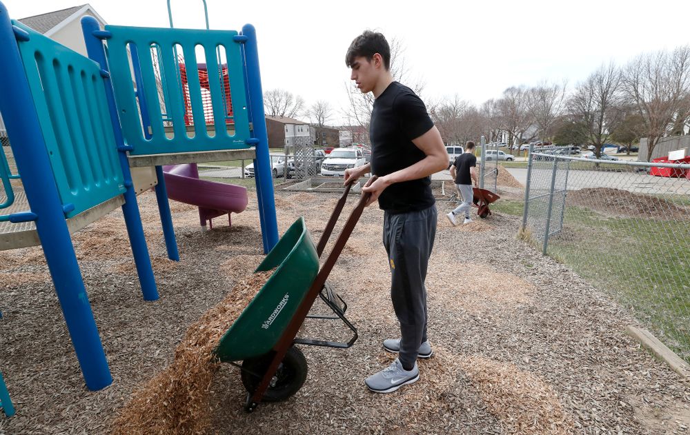 Members of the Iowa Men's Basketball Team  volunteer during the Iowa Athletics Department's annual Day of Caring Sunday, April 22, 2018. (Brian Ray/hawkeyesports.com)