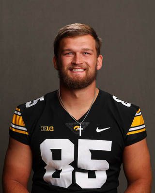 Logan Lee - Football - University of Iowa Athletics