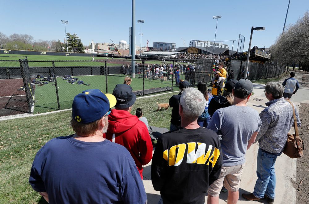 Fans watch as the Iowa Hawkeyes face off against Michigan in front of a standing room only crowd Saturday, April 28, 2018 at Duane Banks Field (Brian Ray/hawkeyesports.com)