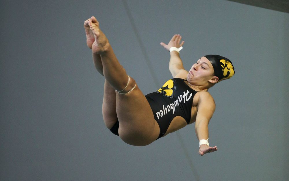 Iowa's Jolynn Harris competes in the platform diving competition during the third day of the Hawkeye Invitational at the Campus Recreation and Wellness Center on November 17, 2018. (Tork Mason/hawkeyesports.com)