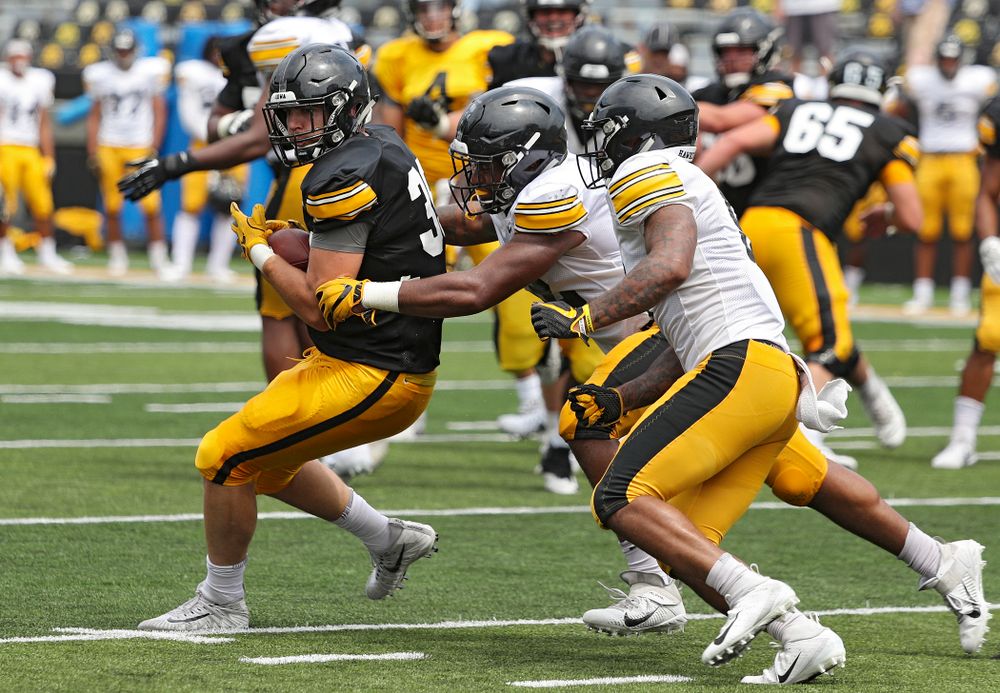 Iowa Hawkeyes tight end Nate Wieting (39) pulls in a pass during Fall Camp Practice No. 8 at Kids Day at Kinnick Stadium in Iowa City on Saturday, Aug 10, 2019. (Stephen Mally/hawkeyesports.com)