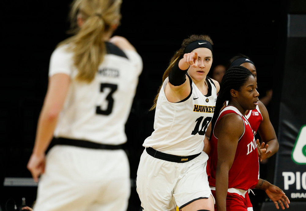 Iowa Hawkeyes forward Megan Gustafson (10)