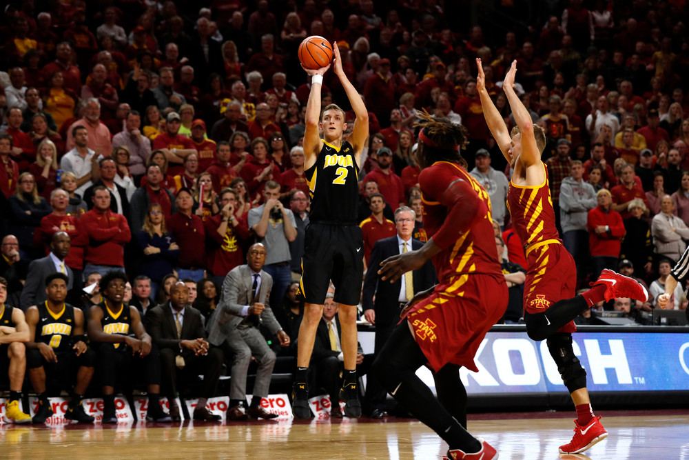 Iowa Hawkeyes forward Jack Nunge (2) 