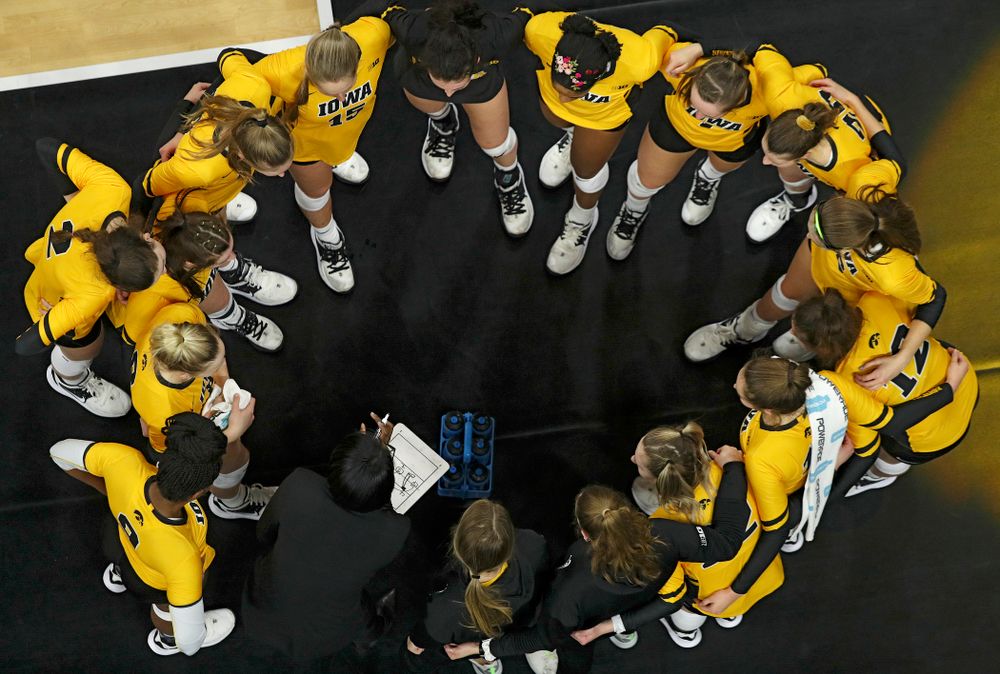 Iowa head coach Vicki Brown talk with her team during a timeout in the fourth set of their match at Carver-Hawkeye Arena in Iowa City on Friday, Nov 29, 2019. (Stephen Mally/hawkeyesports.com)