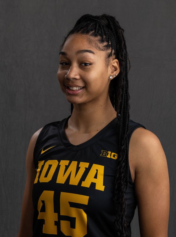 Hannah Stuelke - Women's Basketball - University of Iowa Athletics