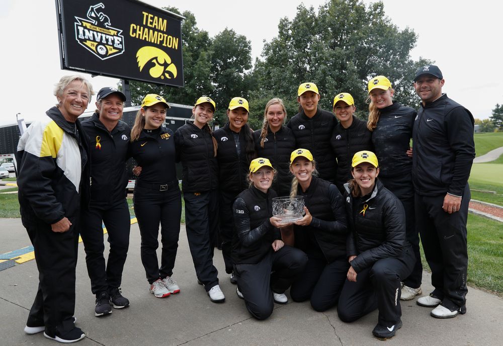 The Iowa women's golf team poses for a photo after winning the Diane Thomason Invitational after the final round of the Diane Thomason Invitational at Finkbine Golf Course on September 30, 2018. (Tork Mason/hawkeyesports.com)