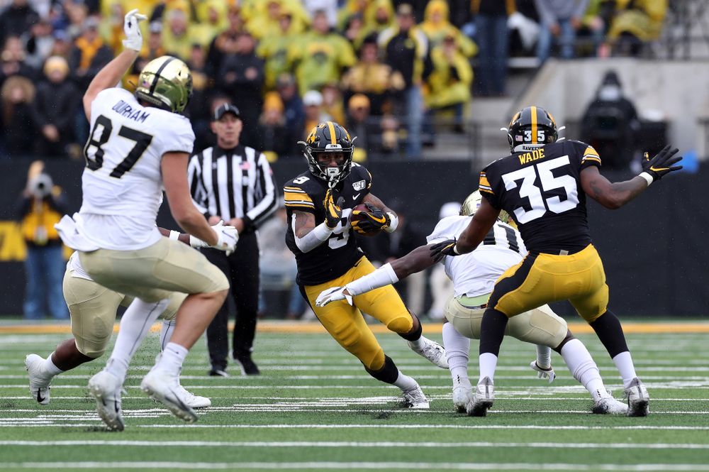Iowa Hawkeyes defensive back Geno Stone (9) returns a punt against the Purdue Boilermakers Saturday, October 19, 2019 at Kinnick Stadium. (Brian Ray/hawkeyesports.com)