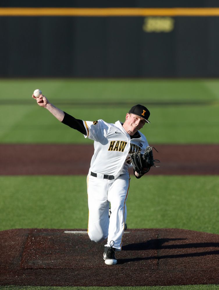 Iowa Hawkeyes pitcher Shane Ritter (18)] against Northern Illinois Tuesday, April 17, 2018 at Duane Banks Field. (Brian Ray/hawkeyesports.com)