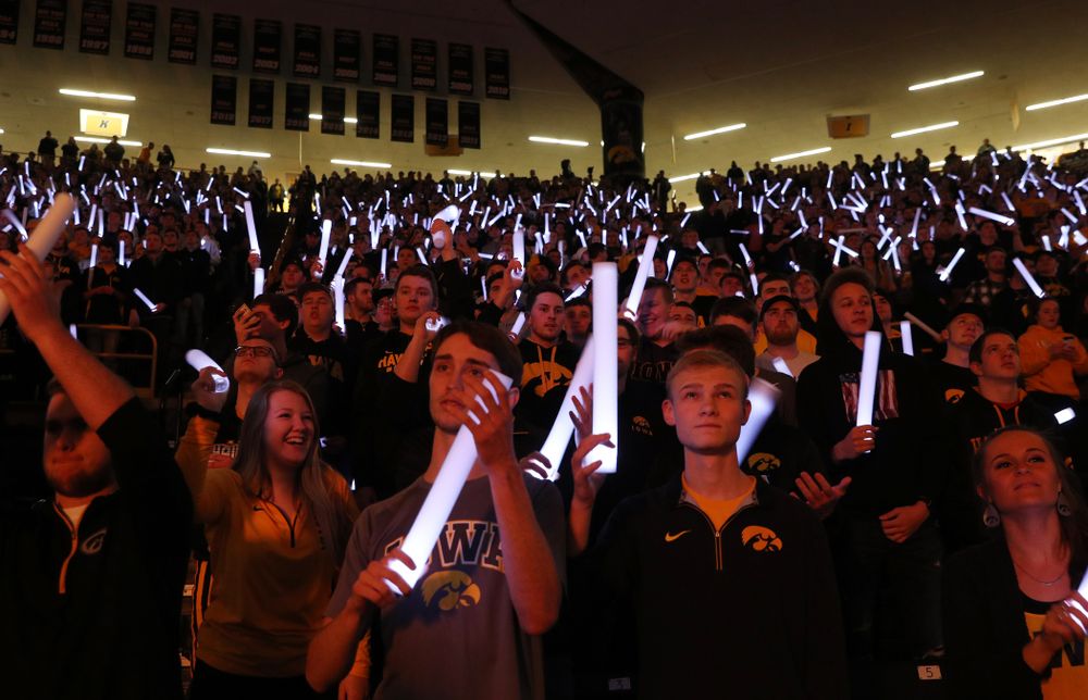 Fans cheer for the Iowa Hawkeyes before their game against the Michigan State Spartans Thursday, January 24, 2019 at Carver-Hawkeye Arena. (Brian Ray/hawkeyesports.com)