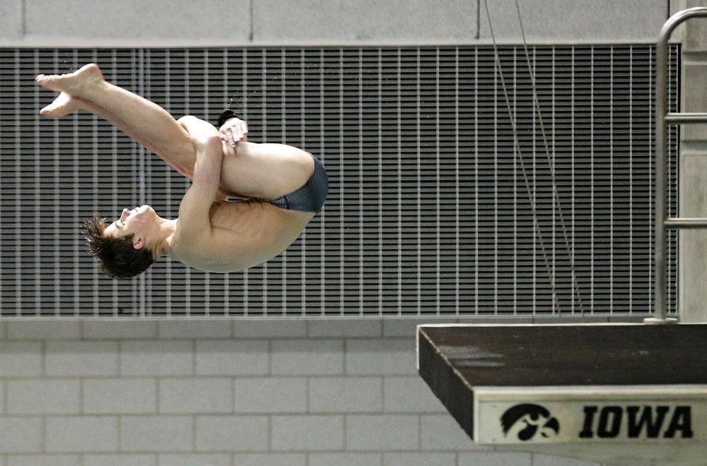 Iowa’s Michael Huebner competes in the 3 meter diving event during their meet at the Campus Recreation and Wellness Center in Iowa City on Friday, February 7, 2020. (Stephen Mally/hawkeyesports.com)