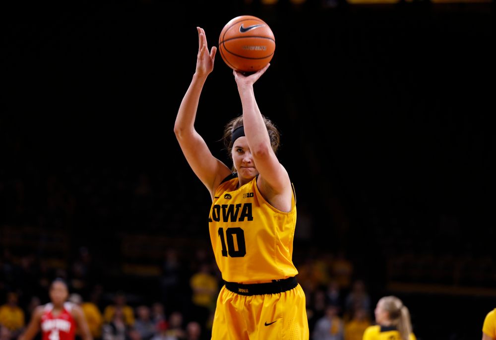 Iowa Hawkeyes forward Megan Gustafson (10) 