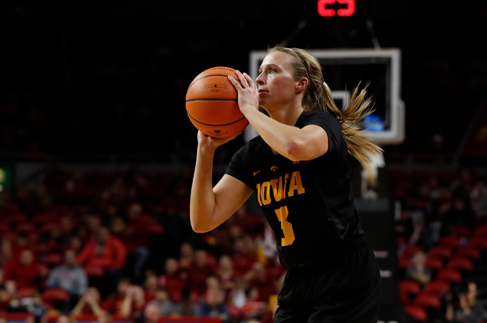 Iowa Hawkeyes guard Makenzie Meyer (3) 