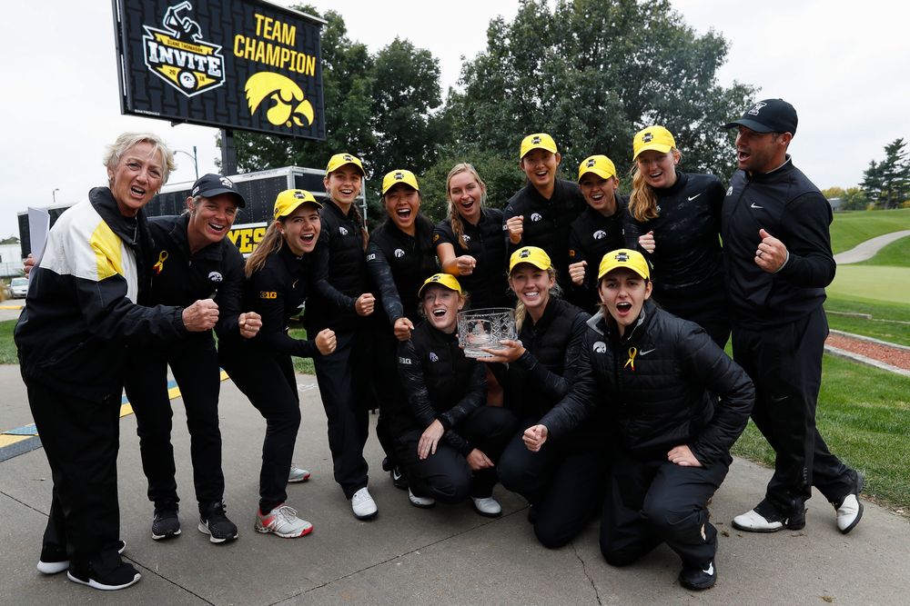 The Iowa women's golf team poses for a photo after winning the Diane Thomason Invitational after the final round of the Diane Thomason Invitational at Finkbine Golf Course on September 30, 2018. (Tork Mason/hawkeyesports.com)