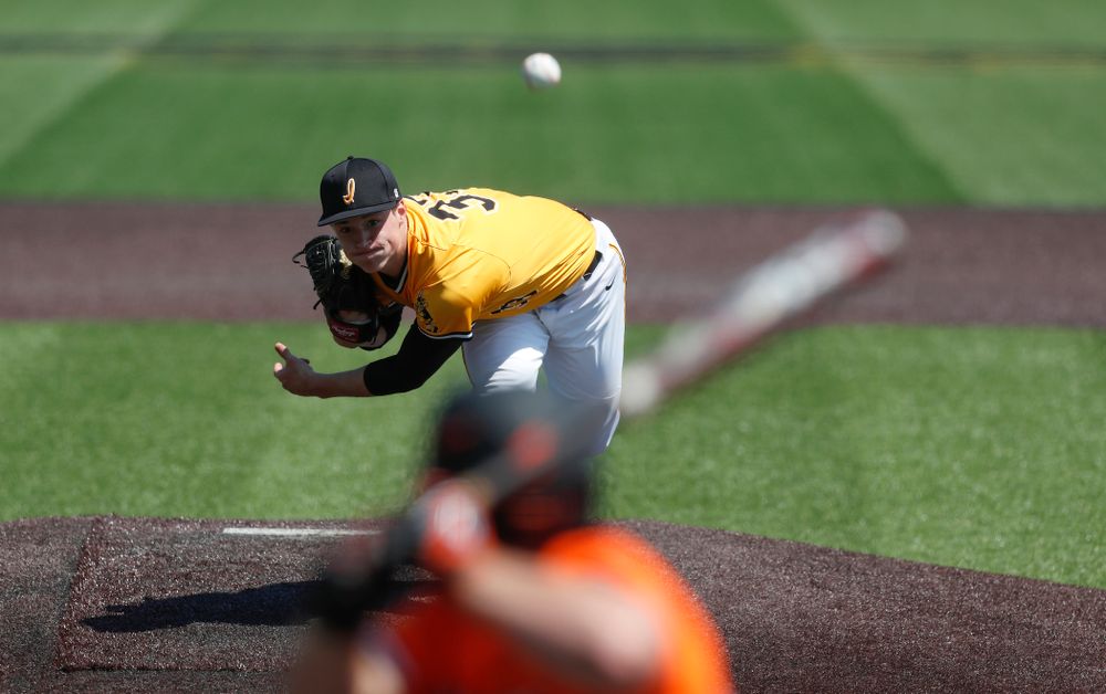 Iowa Hawkeyes pitcher Jack Dreyer (33) against the Oklahoma State Cowboys Sunday, May 6, 2018 at Duane Banks Field. (Brian Ray/hawkeyesports.com)