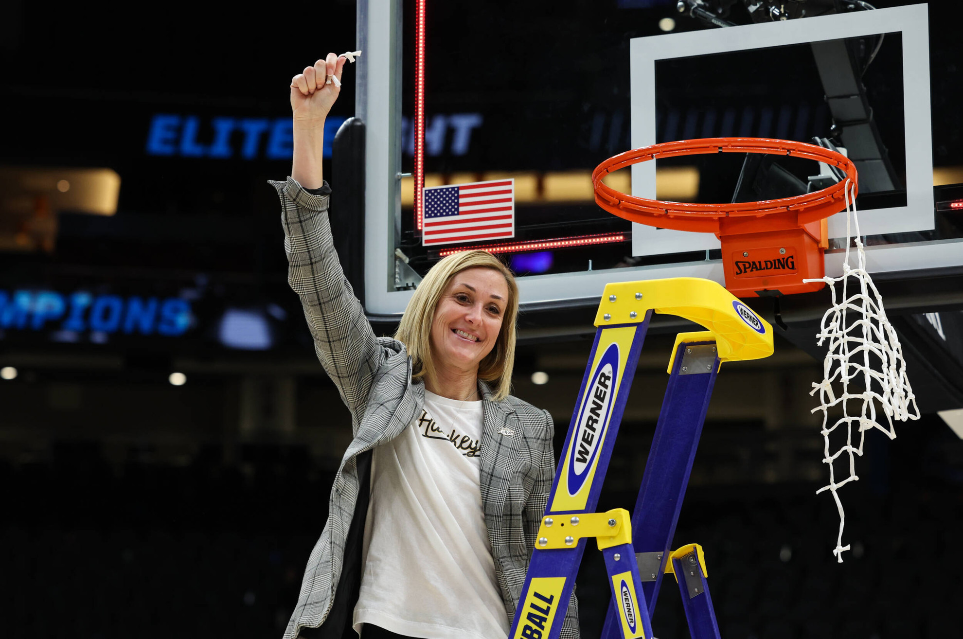IOWA WBB ELITE EIGHT VS LIOUSVILLE 165887d0-20230326_wbbncaaelite8gamevsliousville0553