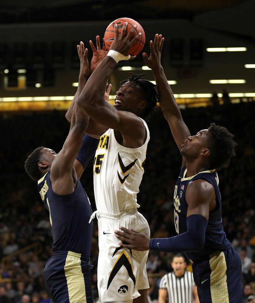 Iowa Hawkeyes forward Tyler Cook (25) against the Pitt Panthers Tuesday, November 27, 2018 at Carver-Hawkeye Arena. (Brian Ray/hawkeyesports.com)