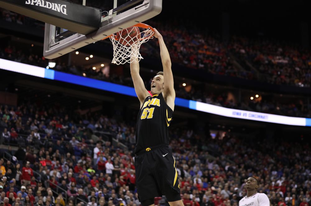 Iowa Hawkeyes forward Nicholas Baer (51) dunks the ball against the Cincinnati Bearcats in the first round of the 2019 NCAA Men's Basketball Tournament Friday, March 22, 2019 at Nationwide Arena in Columbus, Ohio. (Brian Ray/hawkeyesports.com)