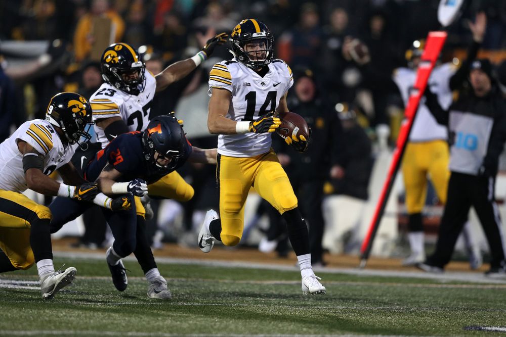 Iowa Hawkeyes wide receiver Kyle Groeneweg (14) reruns a punt for a touchdown against the Illinois Fighting Illini Saturday, November 17, 2018 at Memorial Stadium in Champaign, Ill. (Brian Ray/hawkeyesports.com)