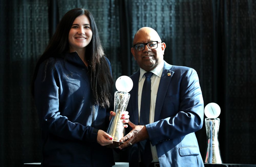 Iowa Hawkeyes forward Megan Gustafson (10) receives the Associated Press Player of the Year award during a news conference Wednesday, April 4, 2018 at Amalie Arena in Tampa, FL. (Brian Ray/hawkeyesports.com)