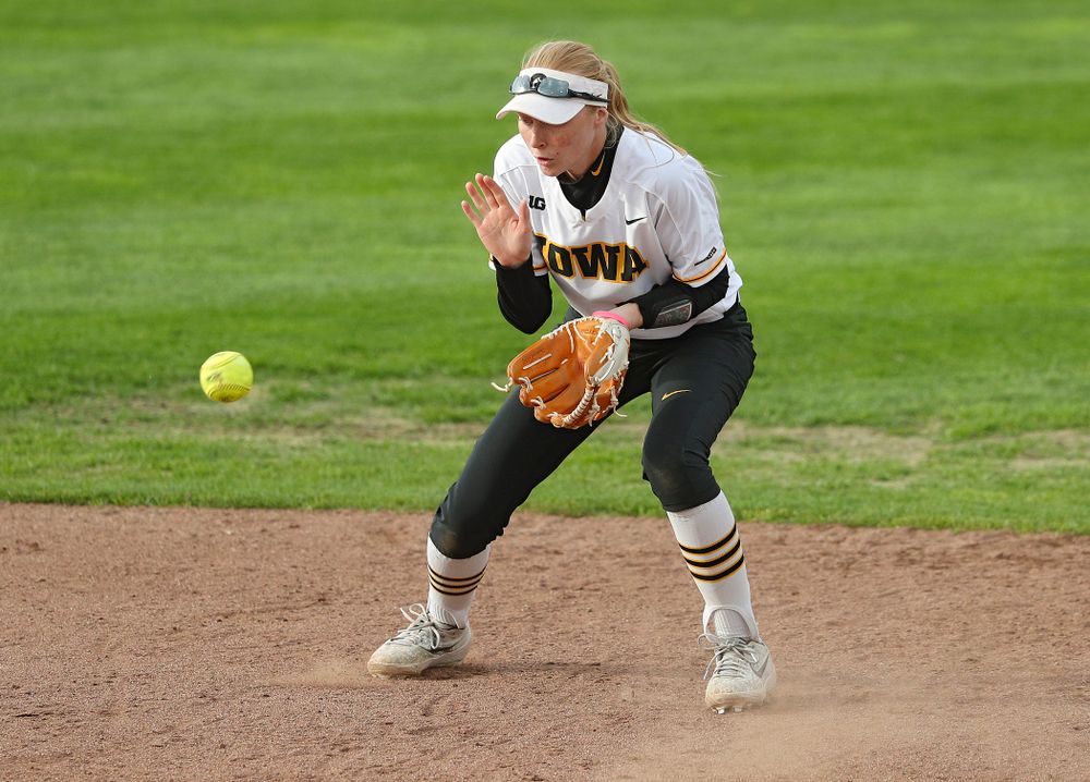Iowa shortstop Ashley Hamilton (18) fields a ground ball during the second inning of their game against Ohio State at Pearl Field in Iowa City on Friday, May. 3, 2019. (Stephen Mally/hawkeyesports.com)