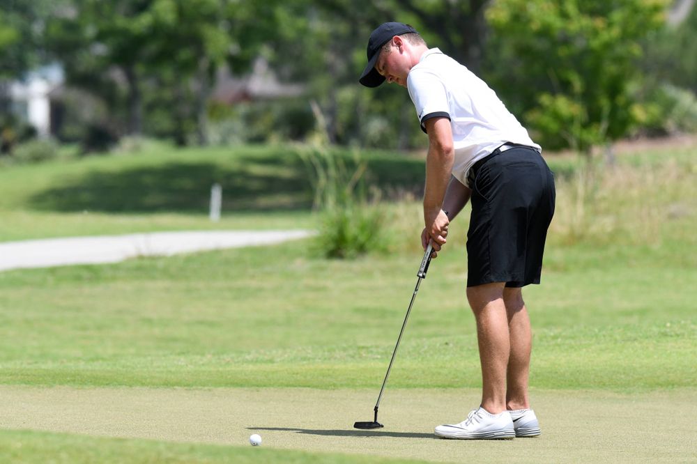 Sophomore Matthew Walker competes in the first round of the NCAA Men's Golf Regional. (Photo:SE Sports Media/Sideline Sports).