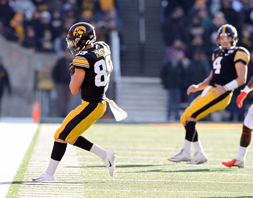 Iowa Hawkeyes wide receiver Nico Ragaini (89) pulls in a pass along the sidelines during the fourth quarter of their game at Kinnick Stadium in Iowa City on Saturday, Nov 23, 2019. (Stephen Mally/hawkeyesports.com)