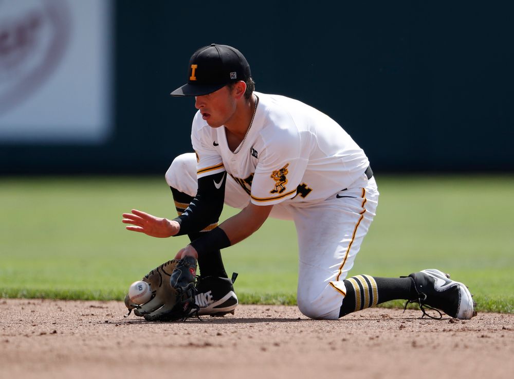 Iowa Hawkeyes infielder Mitchell Boe (4) against the Ohio State Buckeyes in the second round of the Big Ten Baseball Tournament  Thursday, May 24, 2018 at TD Ameritrade Park in Omaha, Neb. (Brian Ray/hawkeyesports.com) 