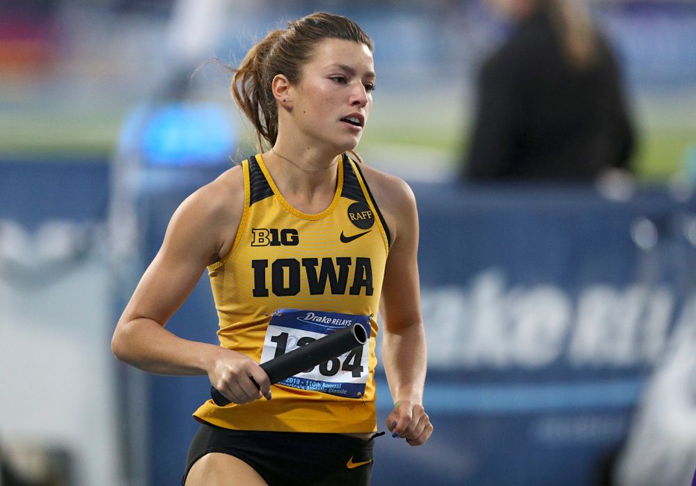 Iowa's Taylor Arco runs the women's 3200 meter relay event during the second day of the Drake Relays at Drake Stadium in Des Moines on Friday, Apr. 26, 2019. (Stephen Mally/hawkeyesports.com)