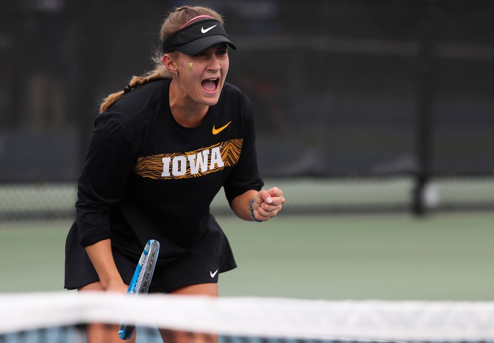 Ashleigh Jacobs reacts after winning a point in a singles match during the second day of the ITA Central Regional Championships at the Hawkeye Tennis and Recreation Complex on October 13, 2018. (Tork Mason/hawkeyesports.com)