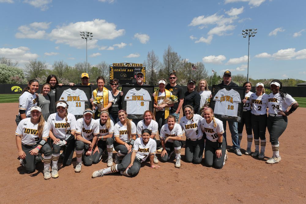 Iowa Hawkeyes seniors Mallory Kilian (11), Erin Riding (6) and Brooke Rozier pose for a photo with the rest of the team during senior day festivities following their game against the Ohio State Buckeyes on senior day Sunday, May 5, 2019 at Pearl Field. (Brian Ray/hawkeyesports.com)