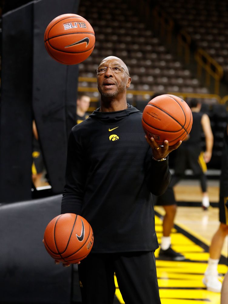 Assistant coach Sherman Dillard juggles basketball before  the first practice of the season Monday, October 1, 2018 at Carver-Hawkeye Arena. (Brian Ray/hawkeyesports.com)