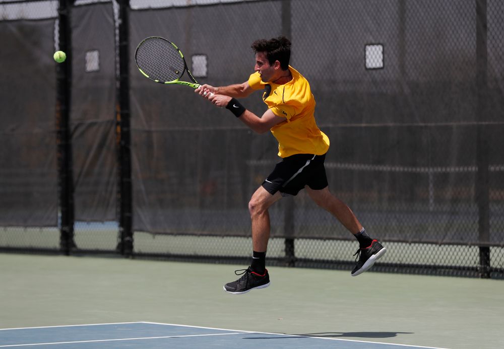 Josh Silverstein against Northwestern in the first round of the 2018 Big Ten Men's Tennis Tournament Thursday, April 26, 2018 at the Hawkeye Tennis and Recreation Complex. (Brian Ray/hawkeyesports.com)