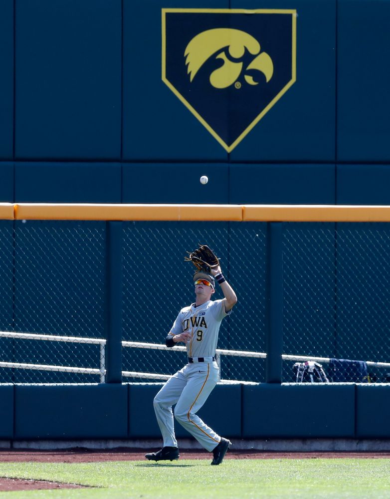 Iowa Hawkeyes outfielder Ben Norman (9) against the Michigan Wolverines in the first round of the Big Ten Baseball Tournament  Wednesday, May 23, 2018 at TD Ameritrade Park in Omaha, Neb. (Brian Ray/hawkeyesports.com) 